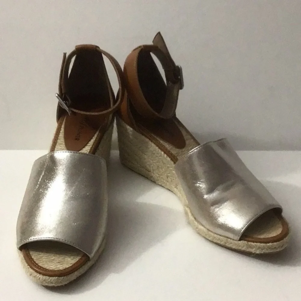 NWOB Donald J. Pliner Cacie Espadrille Silver Sz 8